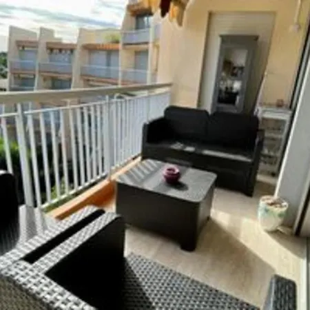 Apartmán Cosy Family Nest With Balcony And Shared Pool