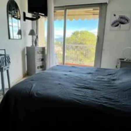 Cosy Family Nest With Balcony And Shared Pool Apartmán