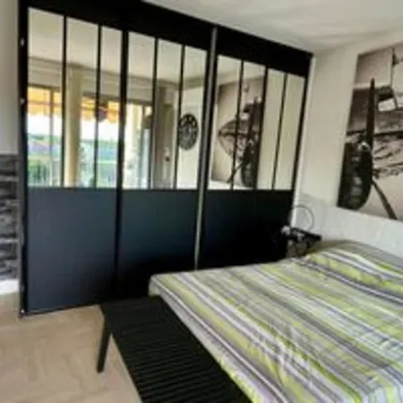 Cosy Family Nest With Balcony And Shared Pool