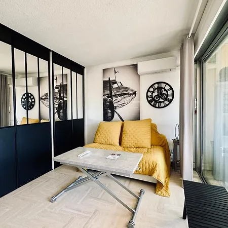 Cosy Family Nest With Balcony And Shared Pool *