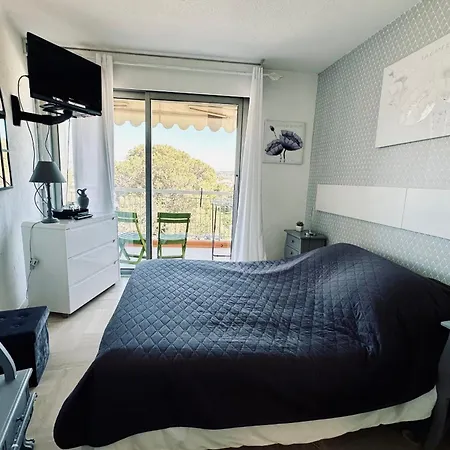Cosy Family Nest With Balcony And Shared Pool